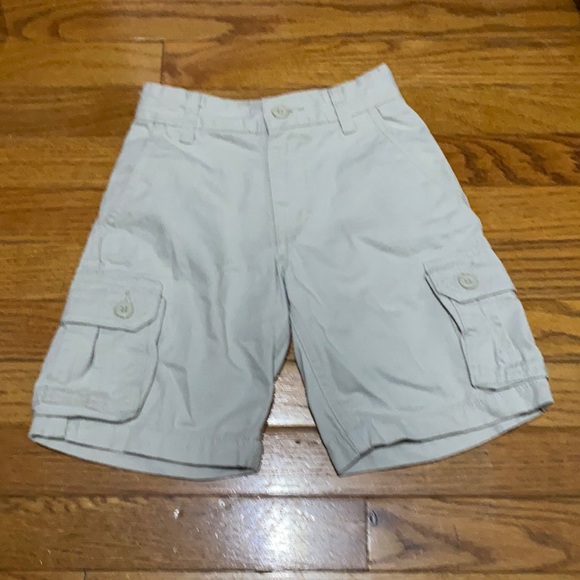 Faded Glory ❤️ Kid's Beige 100% Cotton Cargo Shorts Size 5 (PRE-LOVED) - Picture 1 of 4